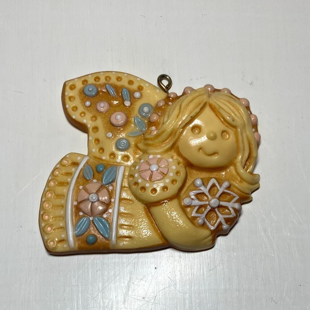 Vintage 1976 Hallmark Tree-Trimmer ANGEL Tree Treats Christmas Ornament